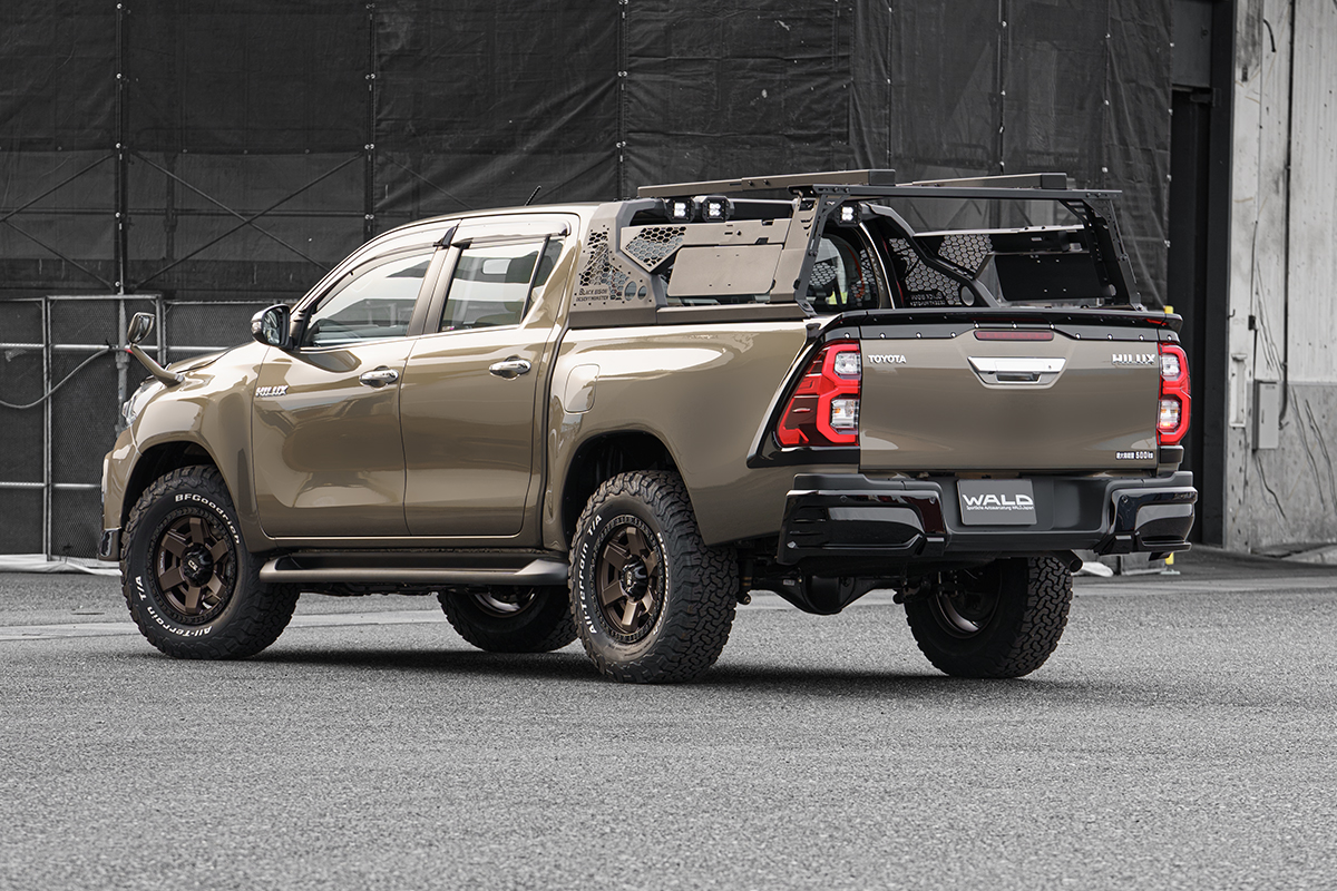 WALD HILUX BUMPER TYPE SPORTS LINE BLACK BISON EDITION