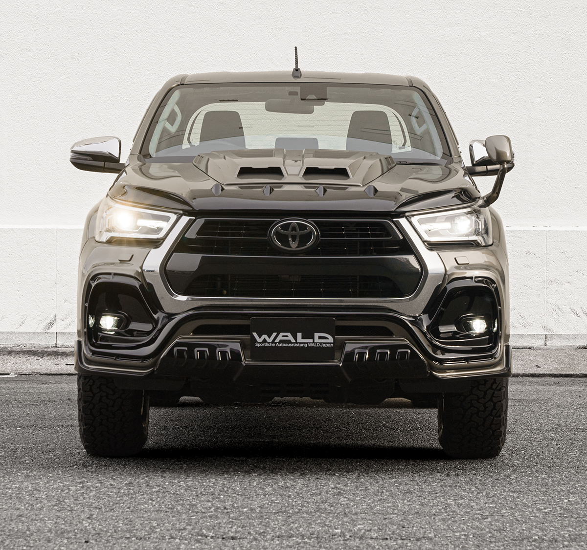 WALD HILUX BUMPER TYPE SPORTS LINE BLACK BISON EDITION