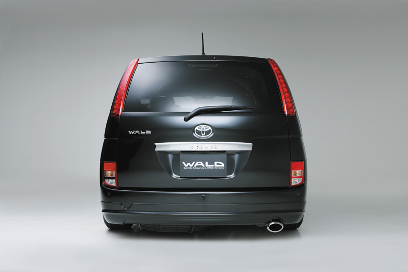 TOYOTA ISIS EXECUTIVE LINE